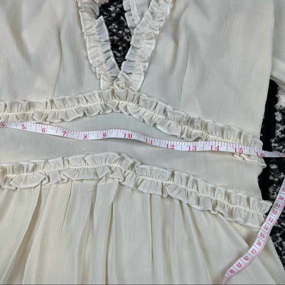 Deep V-neck Fit&Flare Dress (NWOT) Meduim - Picture 8 of 12